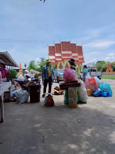 LINE_ALBUM_ออกรับซื้อขยะ บ้านหนองเหล็ก บ้านหัวหน_250630_26.jpg