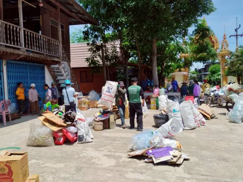 LINE_ALBUM_ออกรับซื้อขยะ บ้านหนองเหล็ก บ้านหัวหน_250630_23.jpg