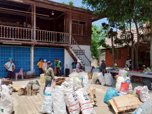 LINE_ALBUM_ออกรับซื้อขยะ บ้านหนองเหล็ก บ้านหัวหน_250630_24.jpg