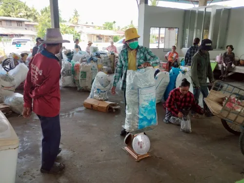 LINE_ALBUM_ออกรับซื้อขยะ บ้านหนองเหล็ก บ้านหัวหน_250630_15.jpg