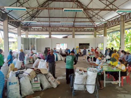 LINE_ALBUM_ออกรับซื้อขยะ บ้านหนองเหล็ก บ้านหัวหน_250630_10.jpg