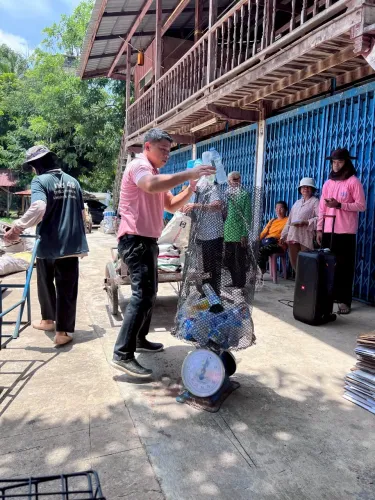 LINE_ALBUM_ออกรับซื้อขยะ บ้านหนองเหล็ก บ้านหัวหน_250630_8.jpg